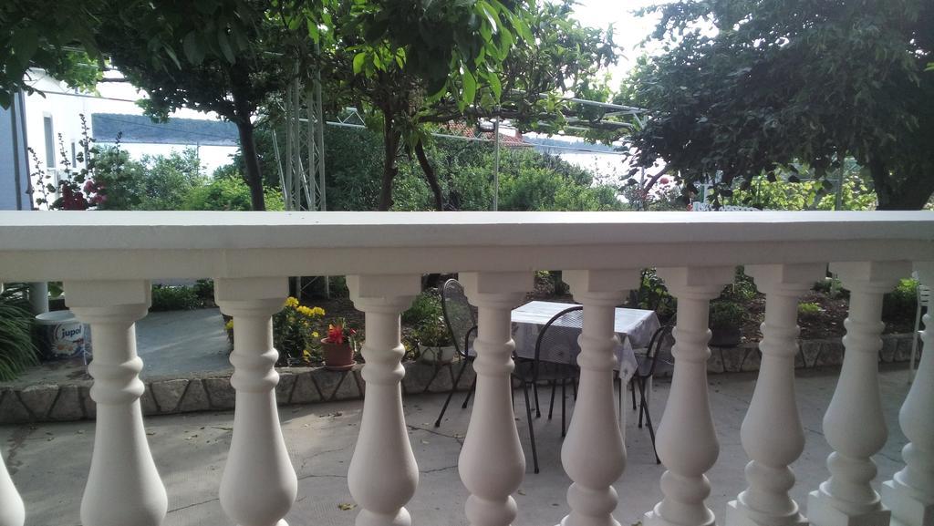 Guest House Silvia Rab Town Exterior photo