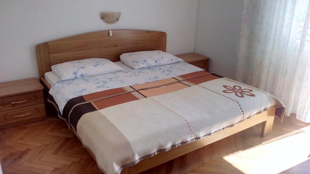 Guest House Silvia Rab Town Exterior photo